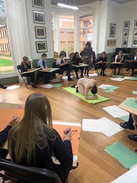 Life Drawing class with Esther Cawley for Year 9 students